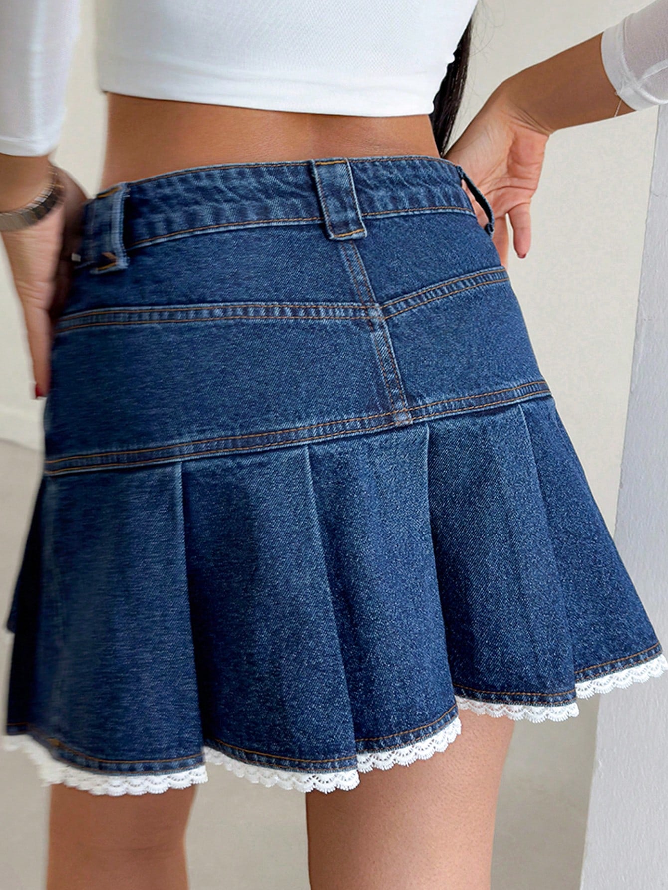 Fusta Dama, Scurta Din Denim, Cu Terminatie Dantelata