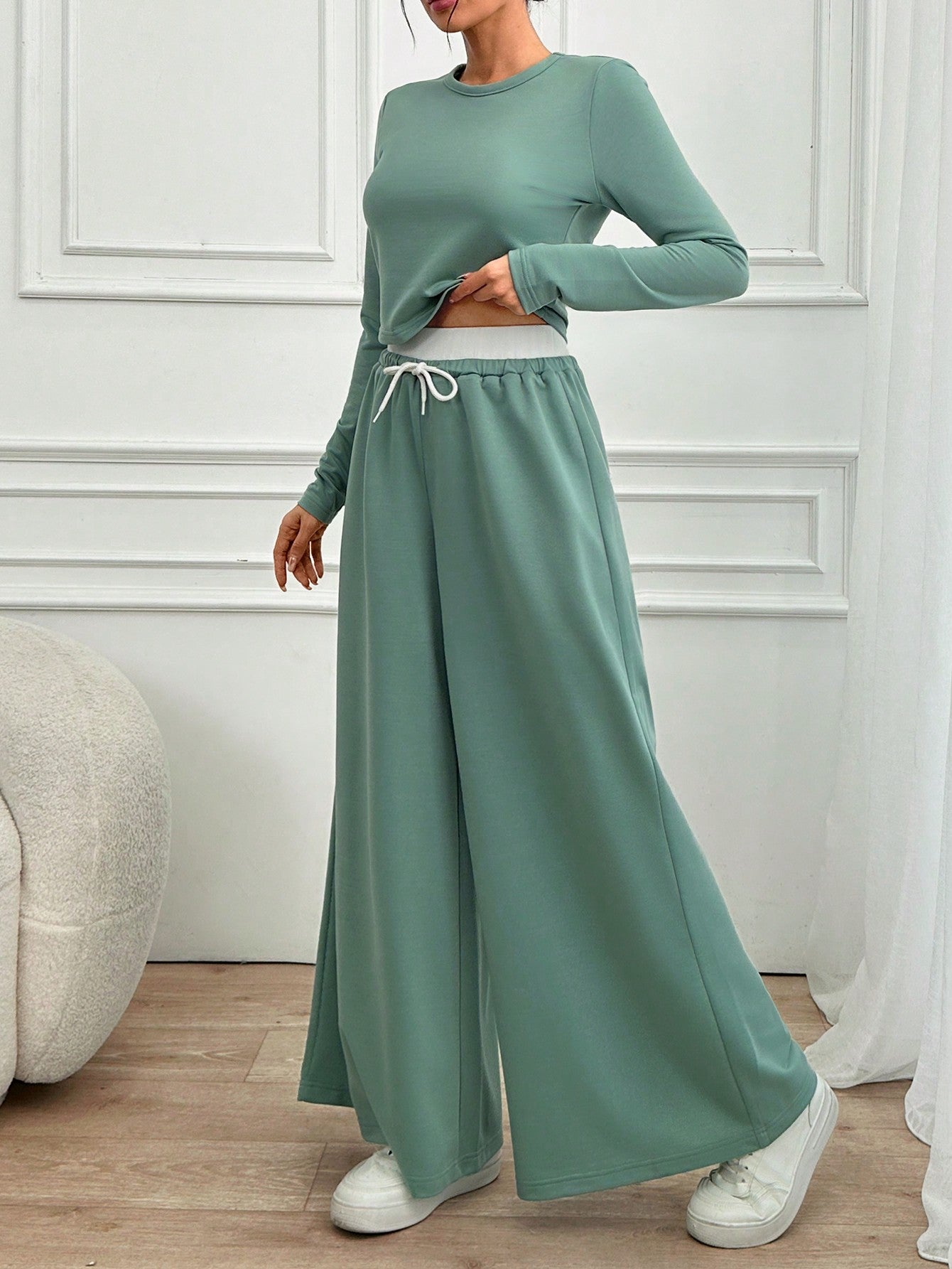 Compleu Dama, Bluza Cropped & Pantaloni Evazati Cu Talie Contrastanta